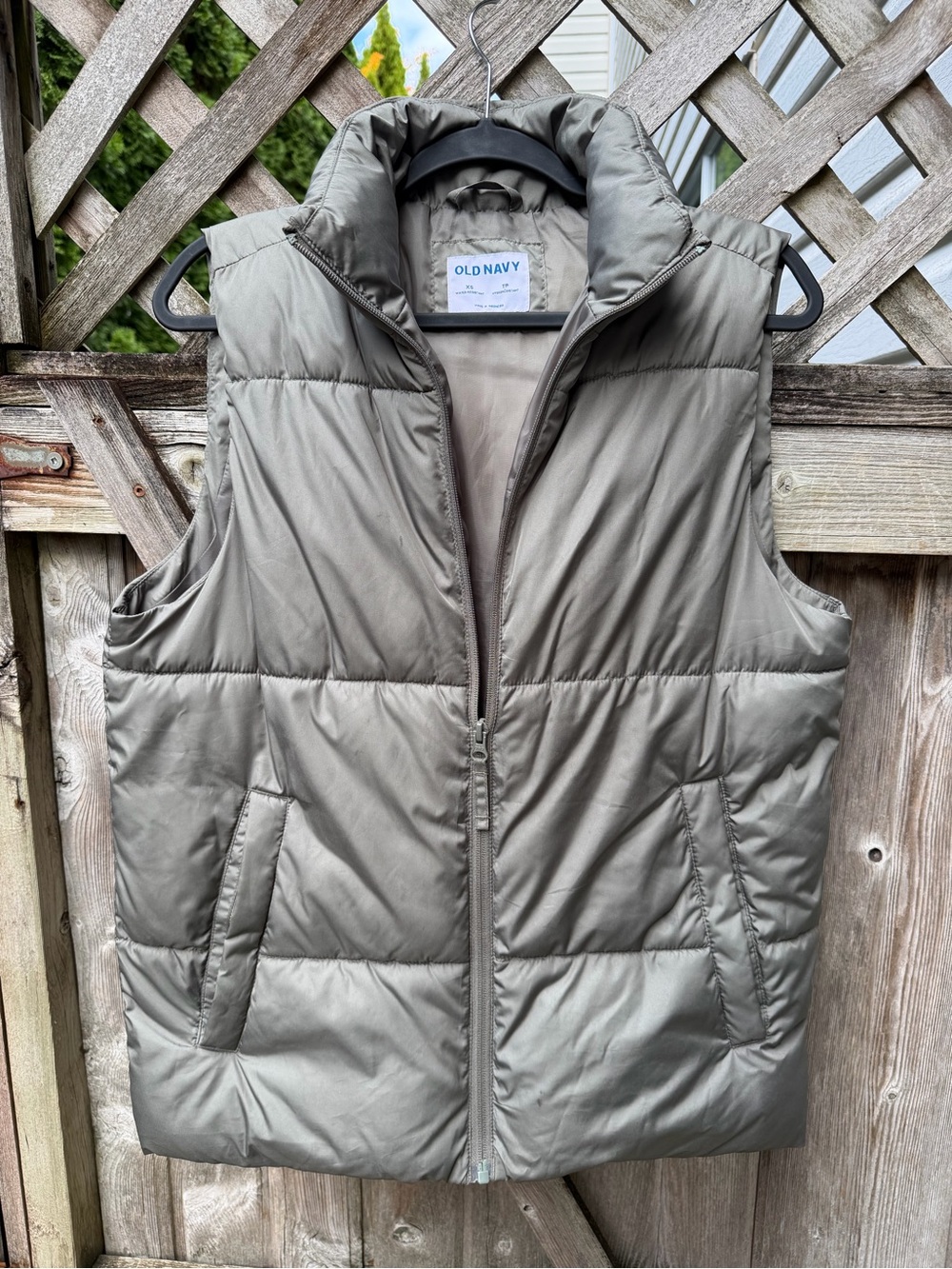Old Navy Men's Taupe Gray Quilted Puffer Vest